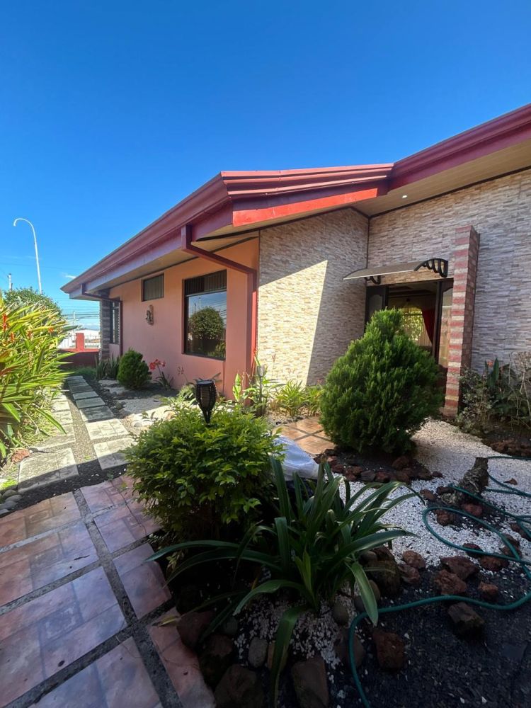 Casa en Venta en Mercedes, Costa Rica